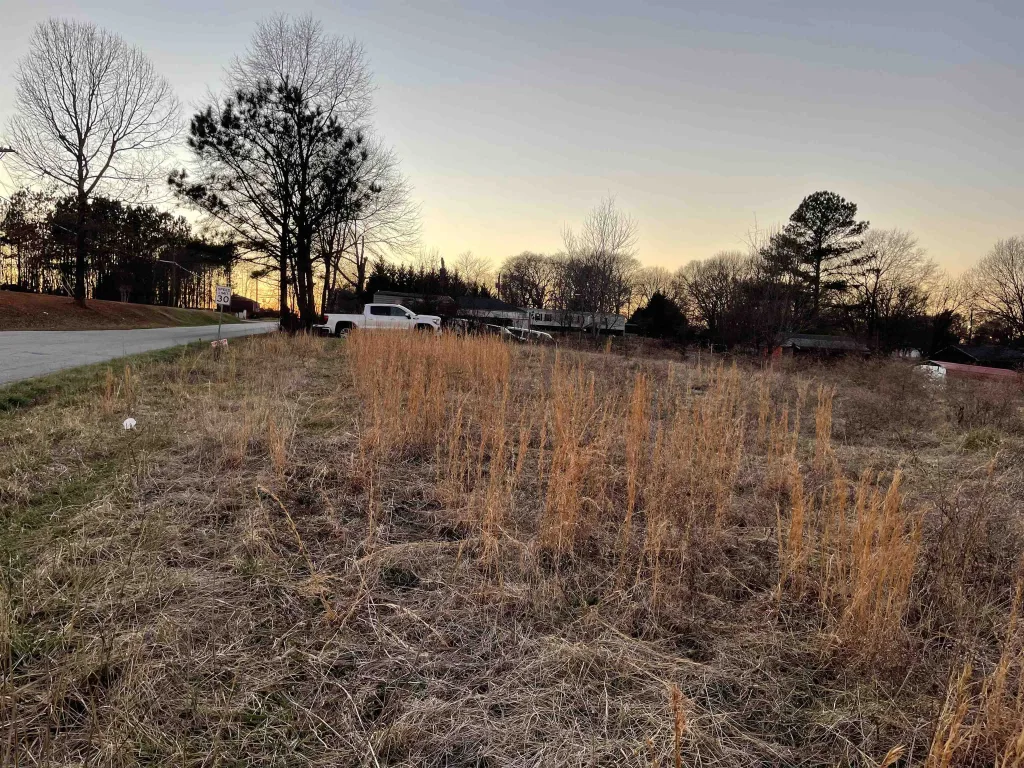 225 Spartanburg Rd  Wellford SC 29385