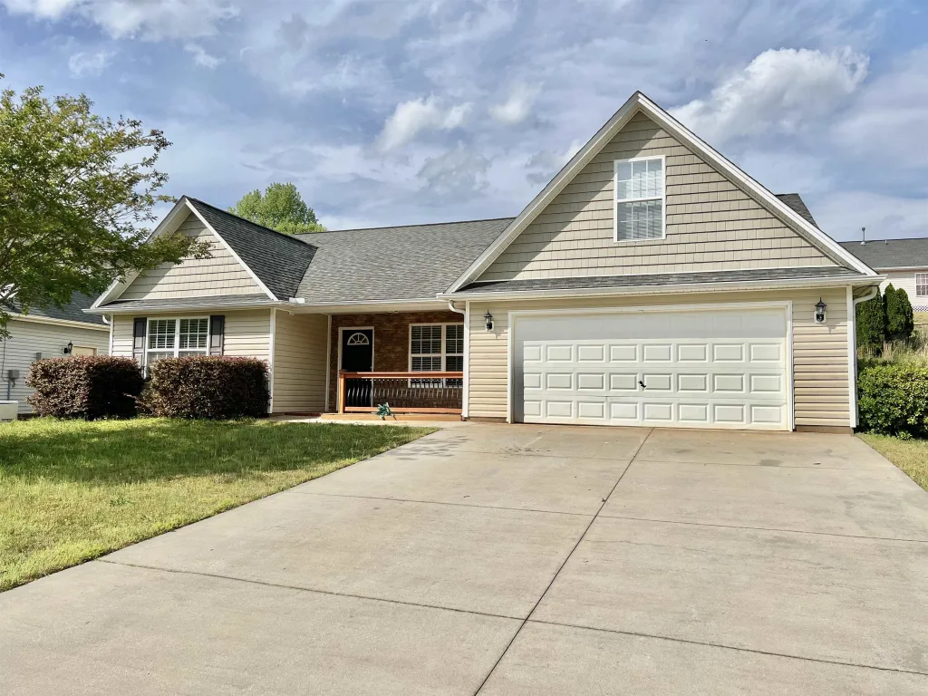 817 E Yorkswell Court  Moore SC 29369