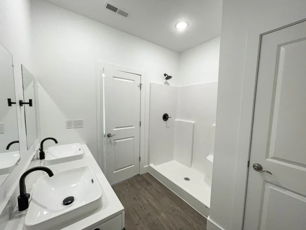 126 Woodshire dr  Boiling Springs SC 29316