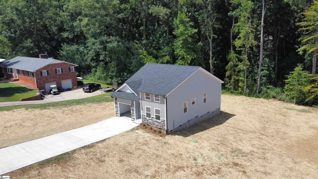 148 Shady Lane Dr Wellford SC 29385