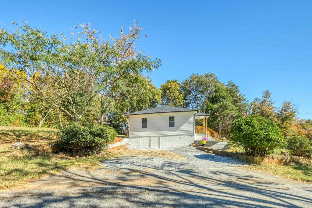 767 Windmill Hill Rd  Inman SC 29349