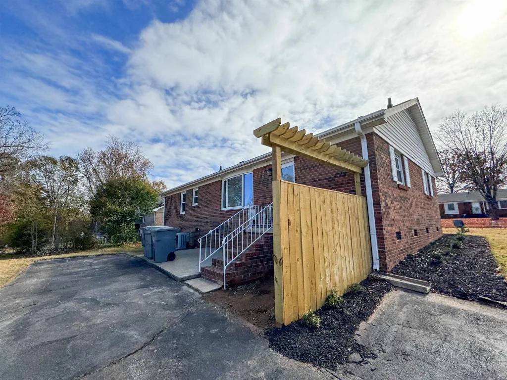 1484 Dover Road  Spartanburg SC 29301