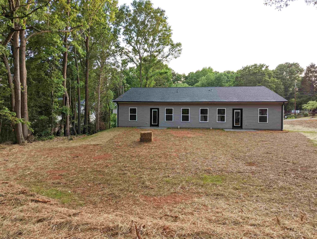 171 Sandifer Road *** Spartanburg SC 29303