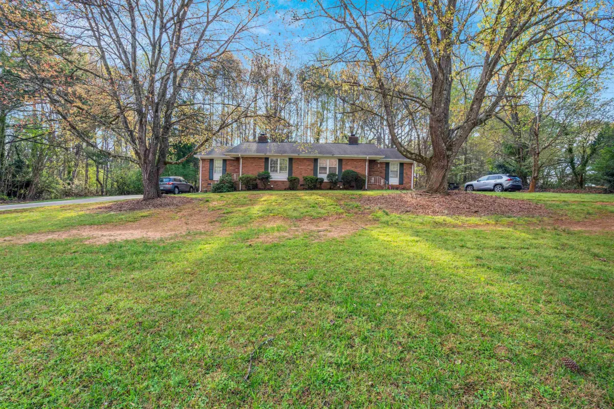 129 Clint Court  ***  Spartanburg SC 29307