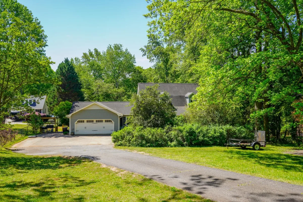 102 Hickory Hollow Drive  Inman SC 29349