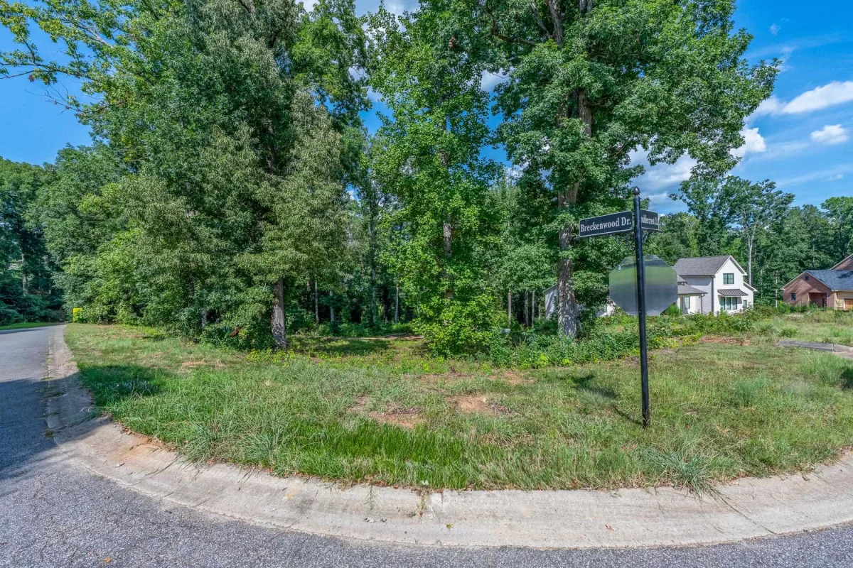 645 Breckenwood Drive *** Spartanburg SC 29301