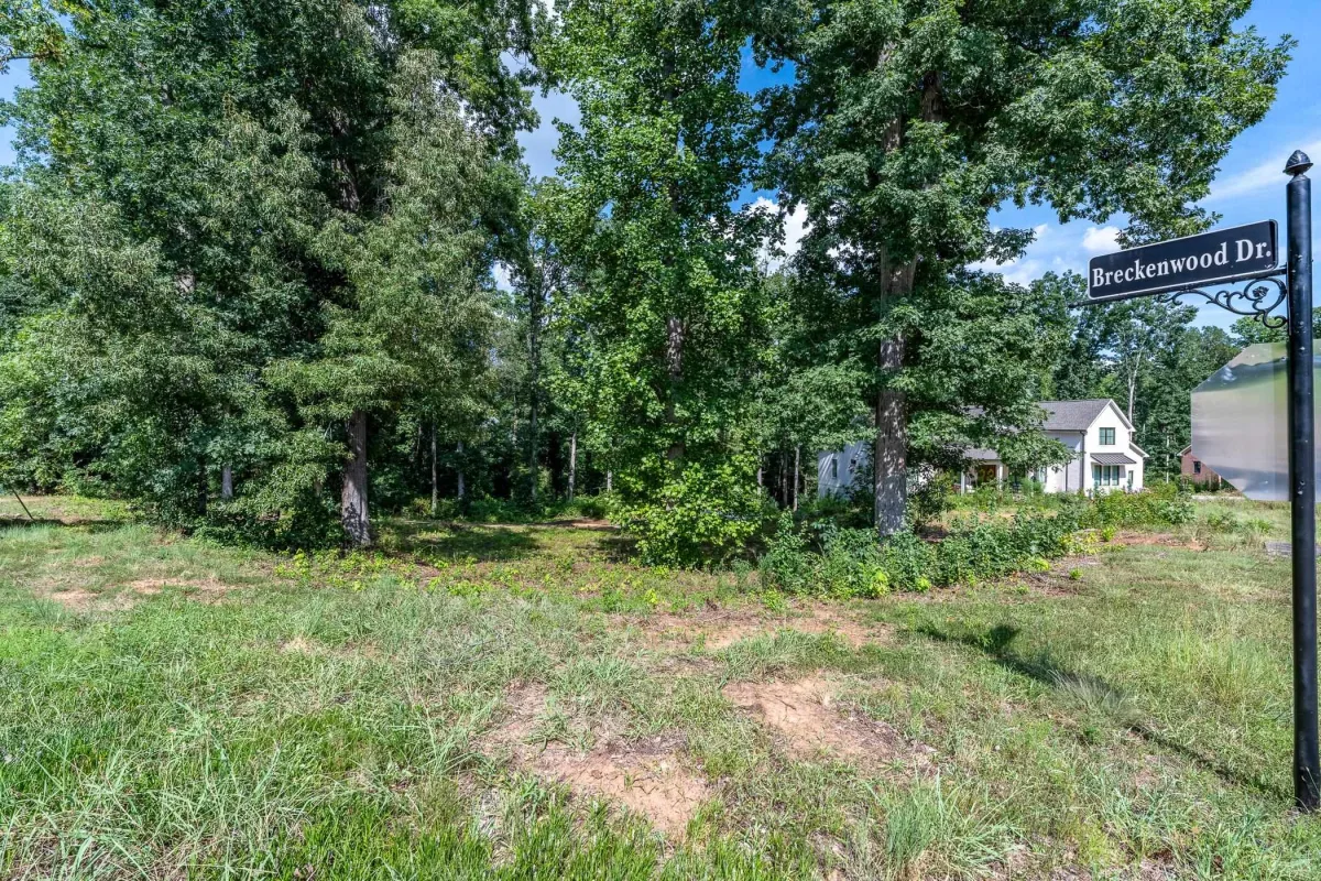 645 Breckenwood Drive *** Spartanburg SC 29301